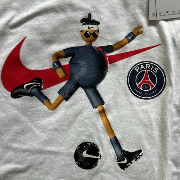 Nike BNWT Soccer Teeshirt for child - size large - Picture 2 of 6